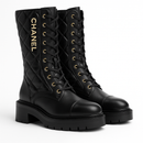 Bottes Matelassées Chanel Noires – Élégance Rebelle et Couture Parisienne
